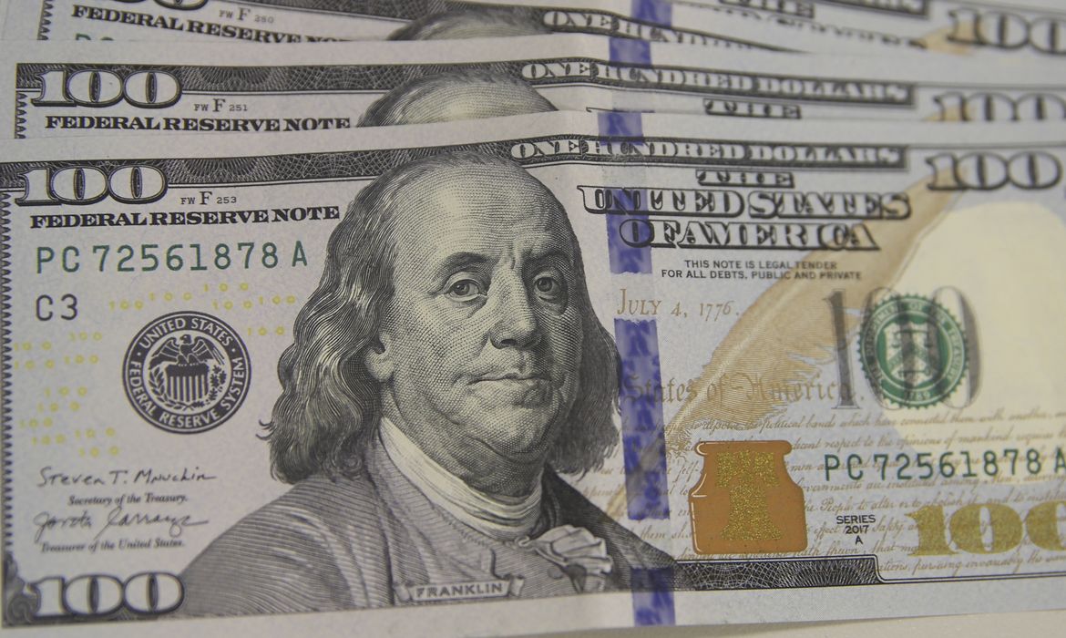 Imagem - Dólar cai para R$ 5,43 e atinge menor valor desde setembro