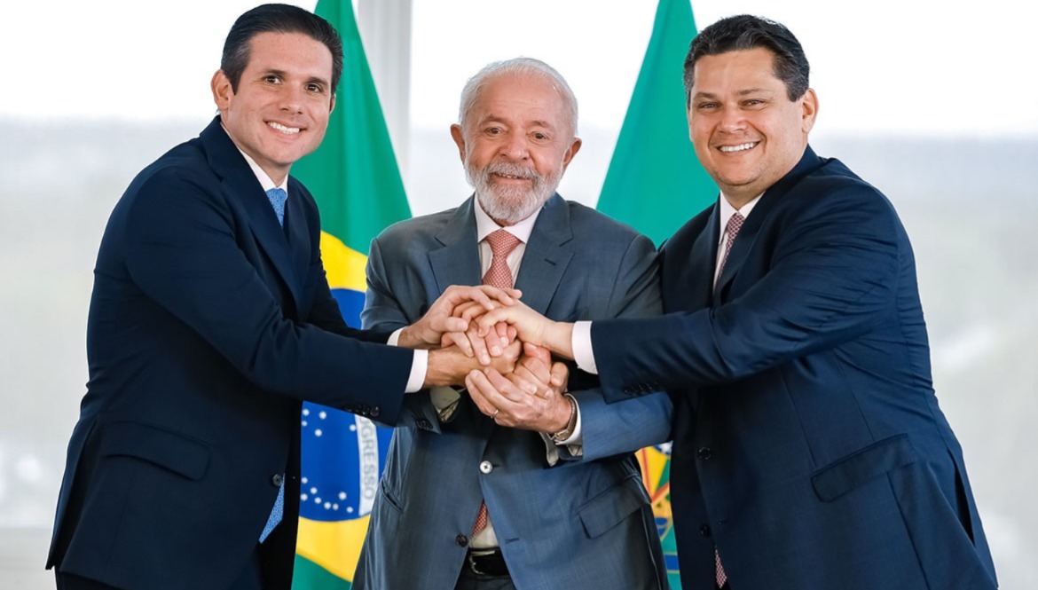 Os presidentes da Câmara, Hugo Motta (Republicanos-PB), e do Senado, Davi Alcolumbre (União Brasil-AP) e o presidente Luiz Inácio Lula da Silva (PT).