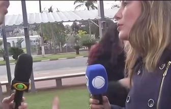 Vídeo: repórter da Band agride colega da Record e os dois batem boca ao vivo