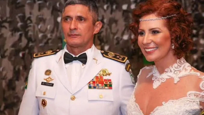 (Antônio Aginaldo de Oliveira e a esposa Carla Zambelli (PL-SP)