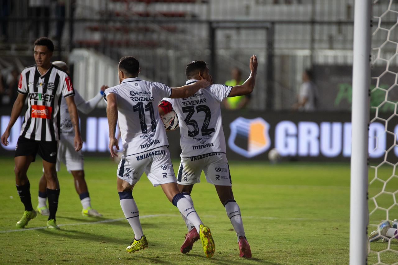 Pedro Rocha fez os gols da vitória azulina