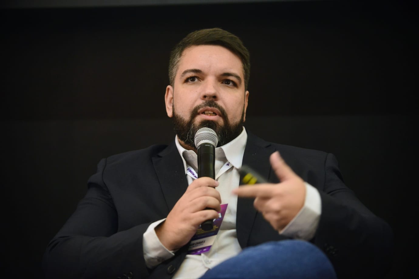 Renan Chaves, representando o Roma News durante apresentação no 3º Data Day.