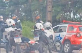 Acidente envolvendo carro e moto deixa policial ferido na av. Augusto Montenegro