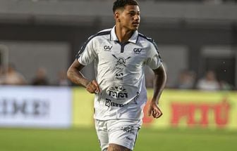 Destaque em virada do Remo, atacante explica onde prefere atuar: 'me sinto mais no jogo'