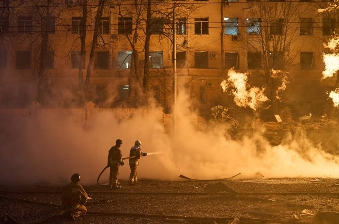A decisão ocorre em meio à intensificação dos ataques russos contra cidades ucranianas e ao avanço das tropas de Moscou no front.