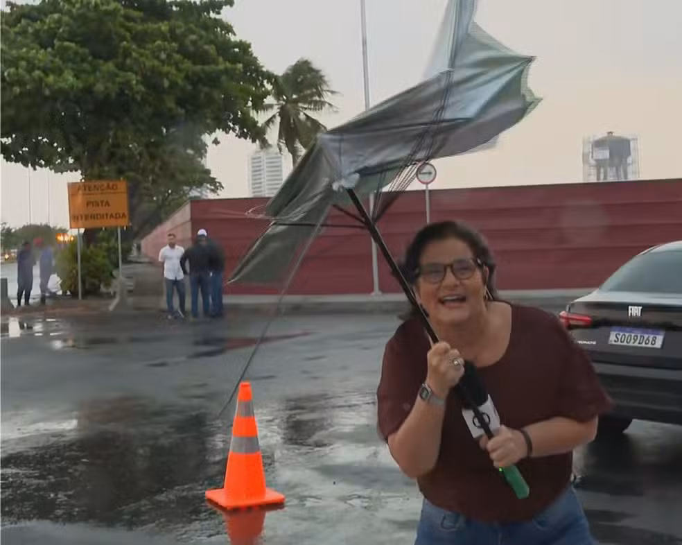 Bianka Carvalho fazia uma entrada ao vivo no Bom Dia PE.