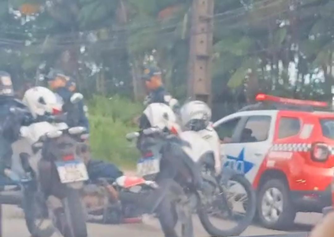 Carro teria feito retorno indevido na via -