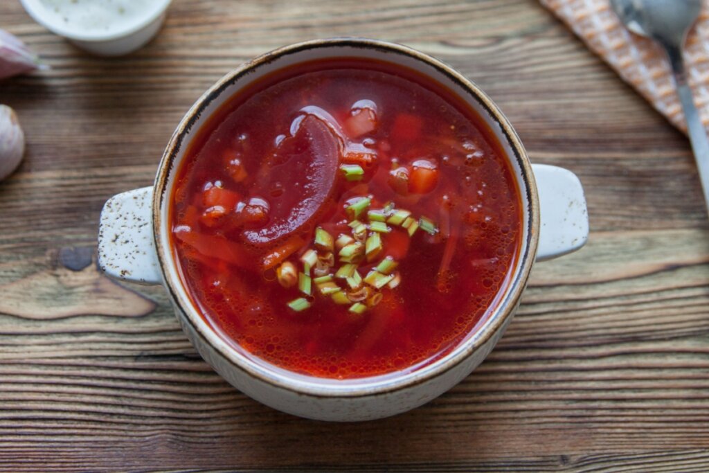 Sopa de tomate com beterraba e cenoura (Imagem: Nataliya Uvarova | Shutterstock)