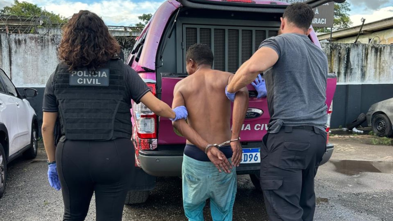 Homem é preso por ameaçar matar mulher com faca em Icoaraci, distrito de Belém.