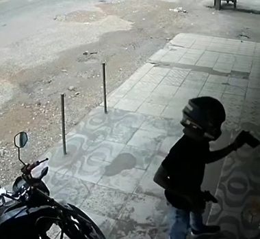 Imagem - Vídeo: assalto é registrado por câmera de segurança no bairro do Cordeiro em Belém