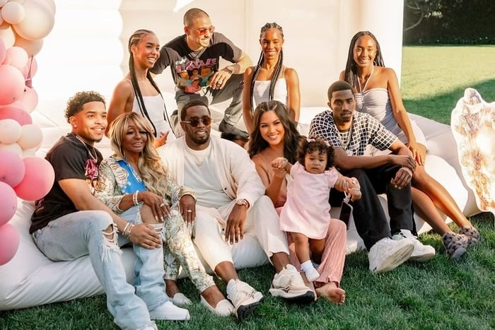 Sean “Diddy” Combs recebeu apoio da família após ser inocentado de três das cinco acusações que enfrentava na Justiça dos Estados Unidos
