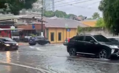 Imagem - Vídeo: temporal alaga vias de Belém e complica o trânsito em pontos movimentados da capital