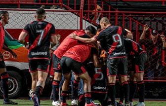 Atlético-GO vira sobre o CRB e sobe na tabela da Série B do Brasileirão
