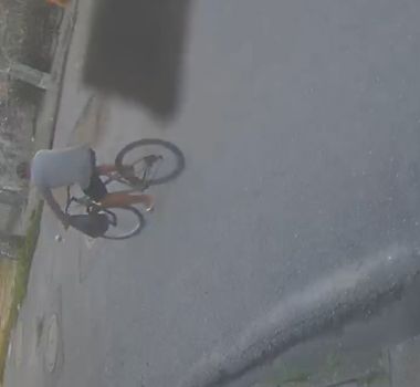 Imagem - Vídeo: roubo de bicicleta é registrado na Sacramenta; vítima flagra ação por câmera de segurança