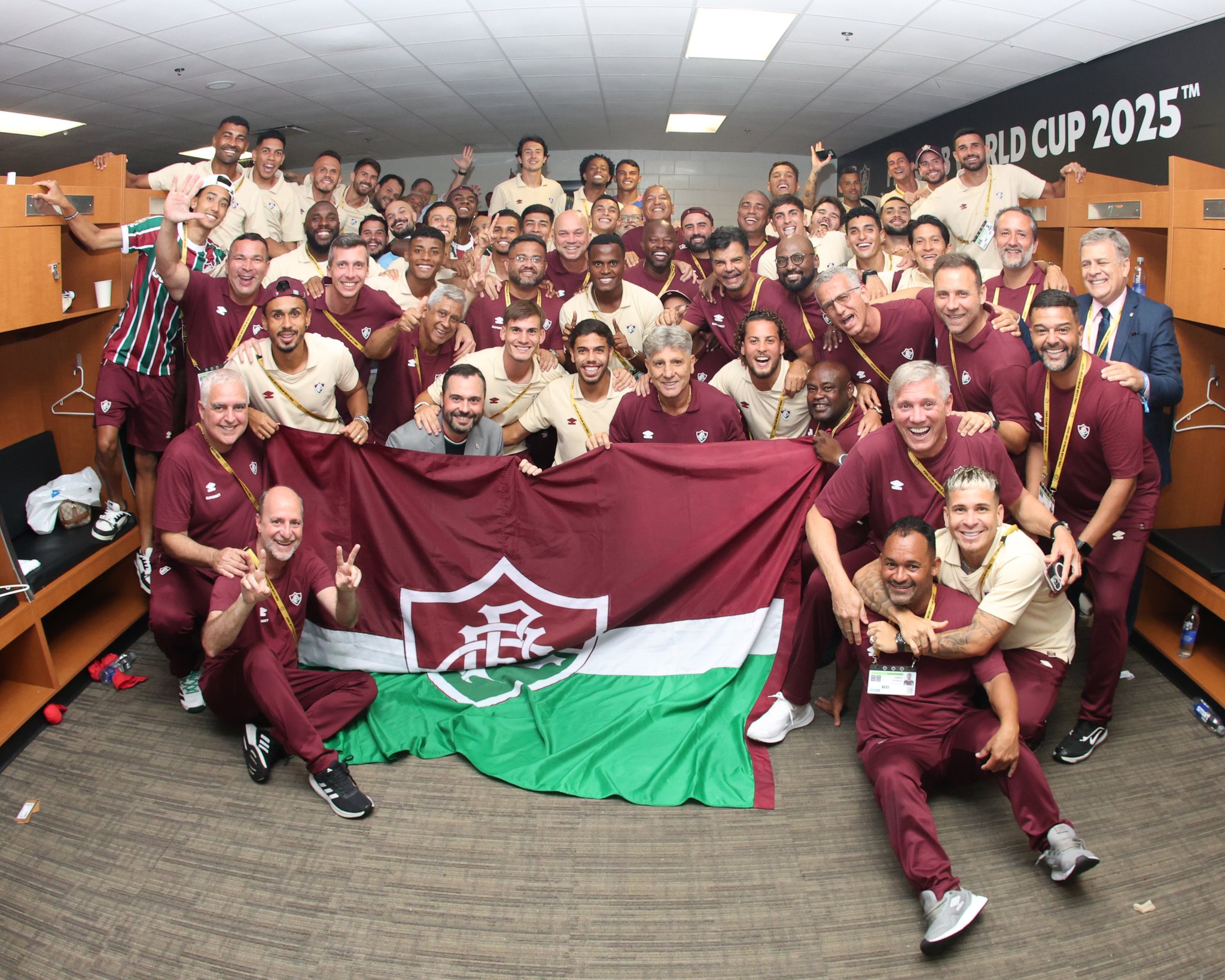 Imagem - Jogadores e comissão técnica vibram com feito histórico do Fluminense no Mundial; assista