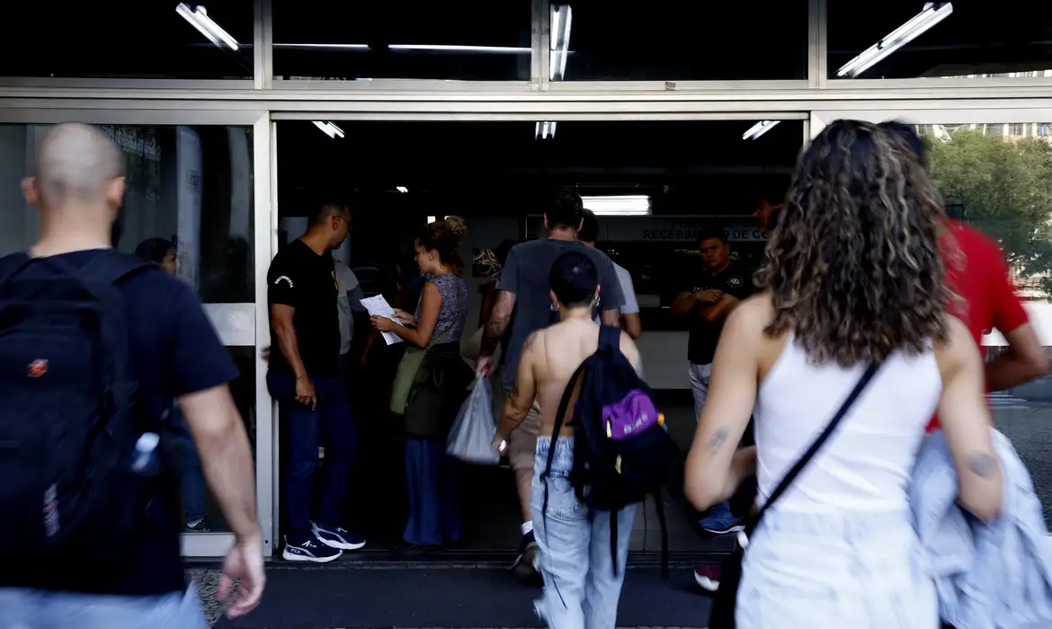 (O edital do CNU 2025 foi publicado na segunda-feira, alguns dias depois do MPF ter ajuizado a ação civil pública.)