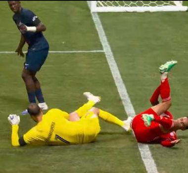 Imagem - Musiala sofre grave lesão durante PSG x Bayern; imagens chocam