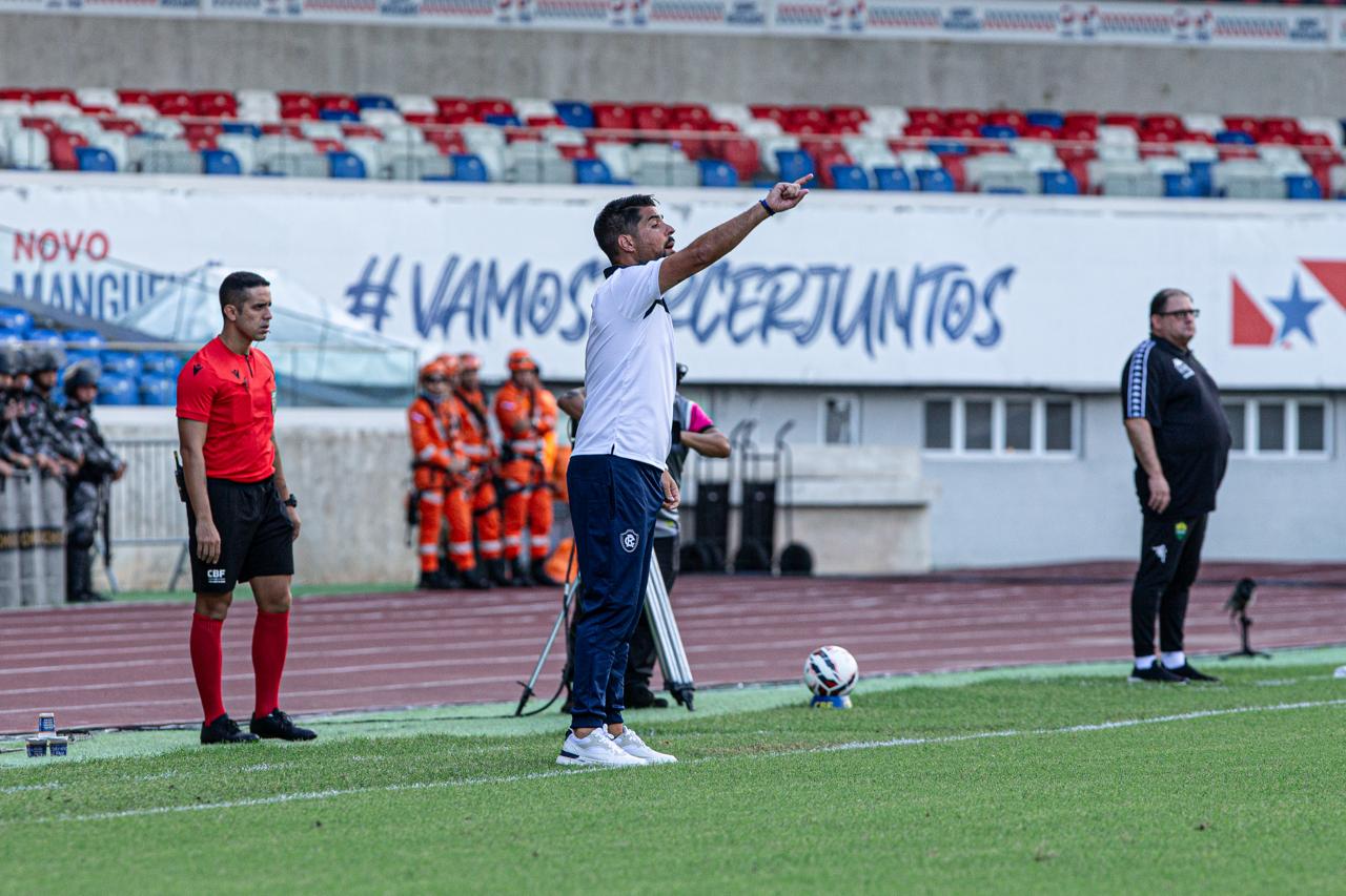 António Oliveira fez criticas à arbitragem e à postura do Cuiabá