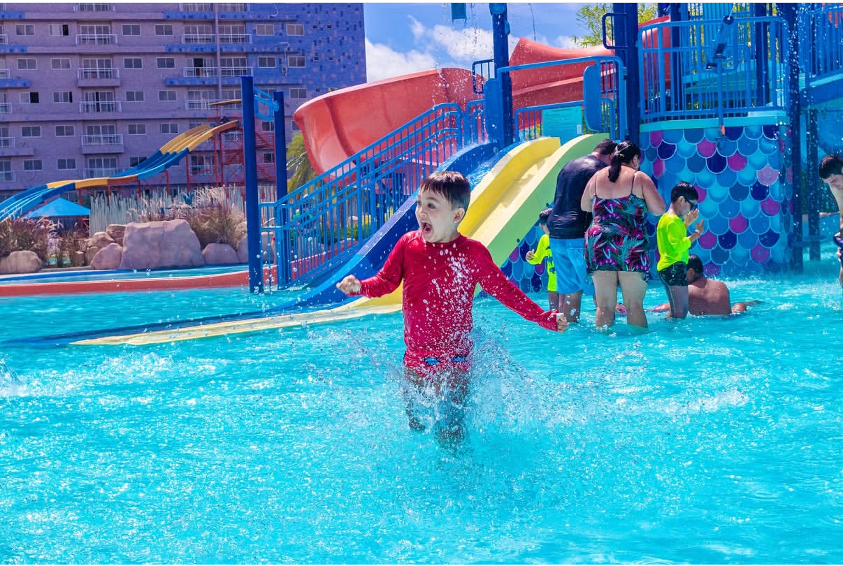 Com as férias tinindo, o Aqualand Resort recebe os veranistas, no Atalaia, com várias novidades, além de brincadeiras, oficinas e noites temáticas. 

