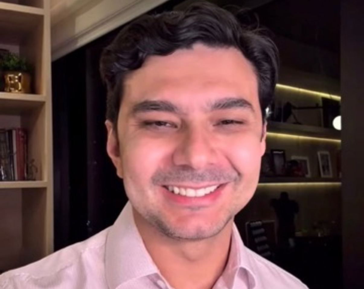 Nas redes sociais, o Dr. Franklin Rocha esclarece sobre o “deep plane facelift” 
  


