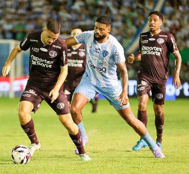 Imagem - Substituído ainda no primeiro tempo, atacante do Paysandu relata tontura; veja a razão
