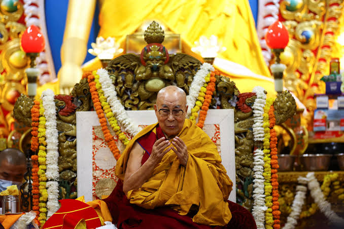 Imagem - Dalai Lama celebra 90 anos e confirma sucessor fora da China, desafiando Pequim