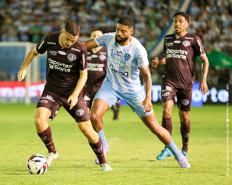 Imagem - Substituído ainda no primeiro tempo, atacante do Paysandu relata tontura; veja a razão