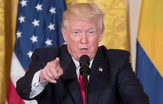 Trump anuncia tarifa extra de 10% para países alinhados ao Brics
