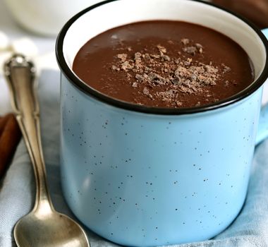 Imagem - 7 receitas de chocolate quente cremoso para fazer em casa