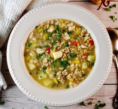 Imagem - 7 receitas de sopas leves para manter a dieta nos dias frios