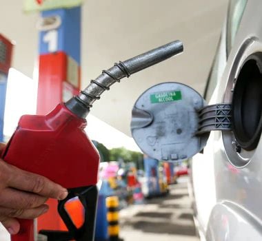 Imagem - Combustível: governo prevê queda de preço se petróleo mantiver cotação