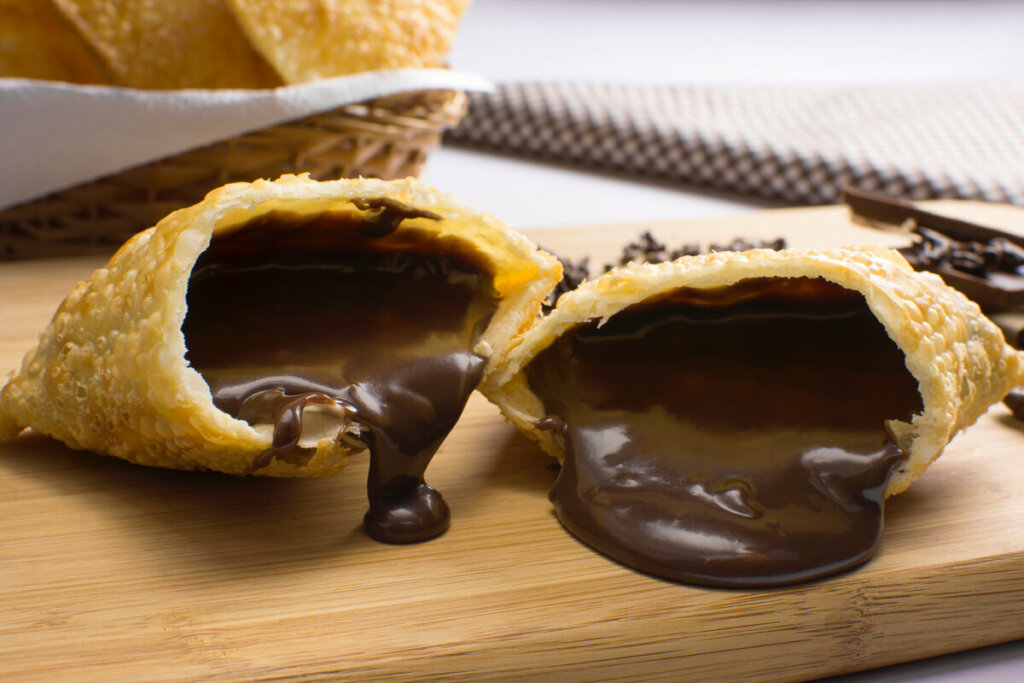 Pastel de brigadeiro (Imagem: Jobz Fotografia | Shutterstock)