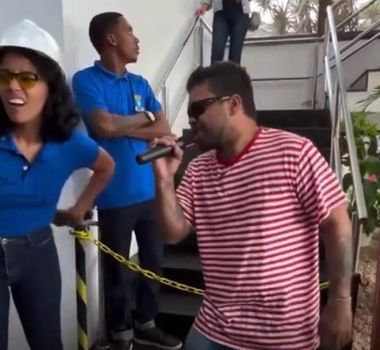 Imagem - Em greve, professores protestam cantando por piso salarial na Bahia