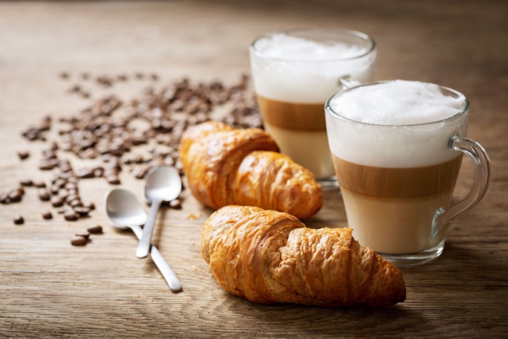 Latte macchiato (Imagem: Nitr | Shutterstock)