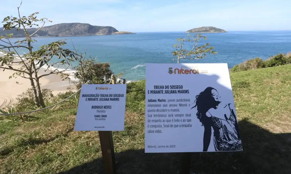 Placa em homenagem a Juliana Marins -