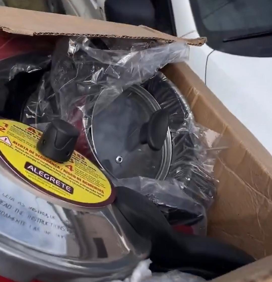 Imagem - 'Achei no lixo!': mulher simula achado para esconder novo jogo de panelas do marido