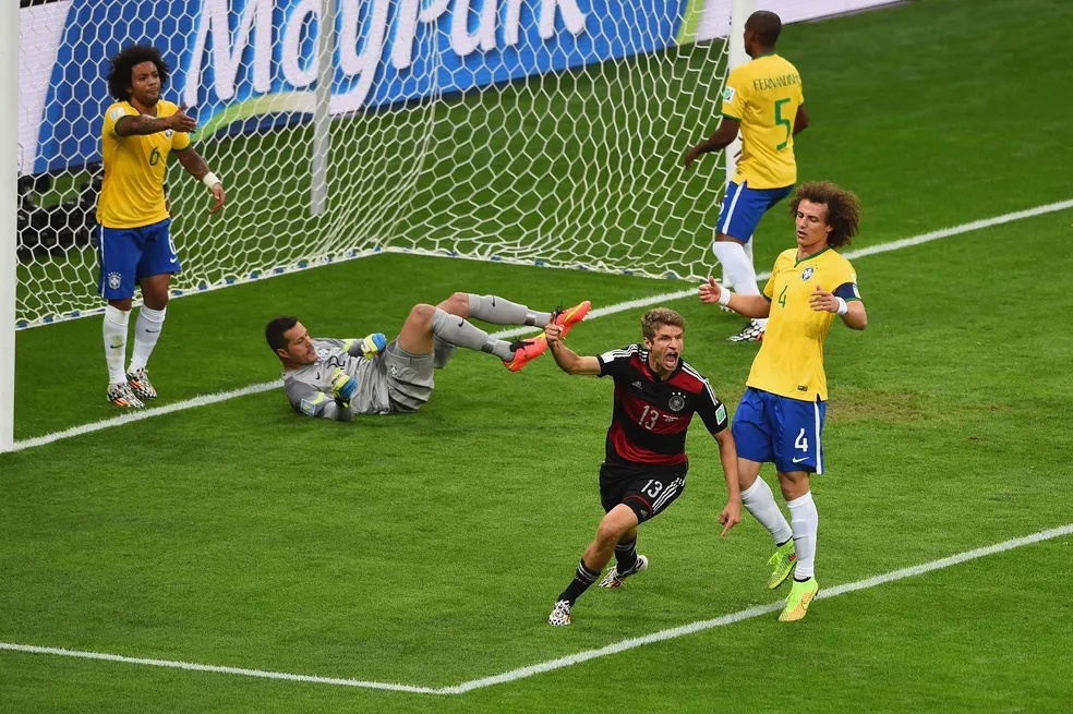 Thomas Muller comemora o primeiro gol alemão naquela tarde