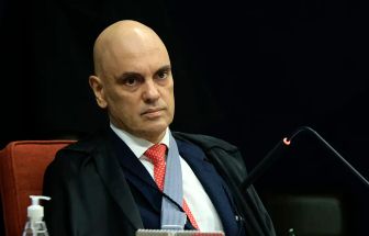 Moraes diz que Eduardo Bolsonaro interfere em processo na Corte
