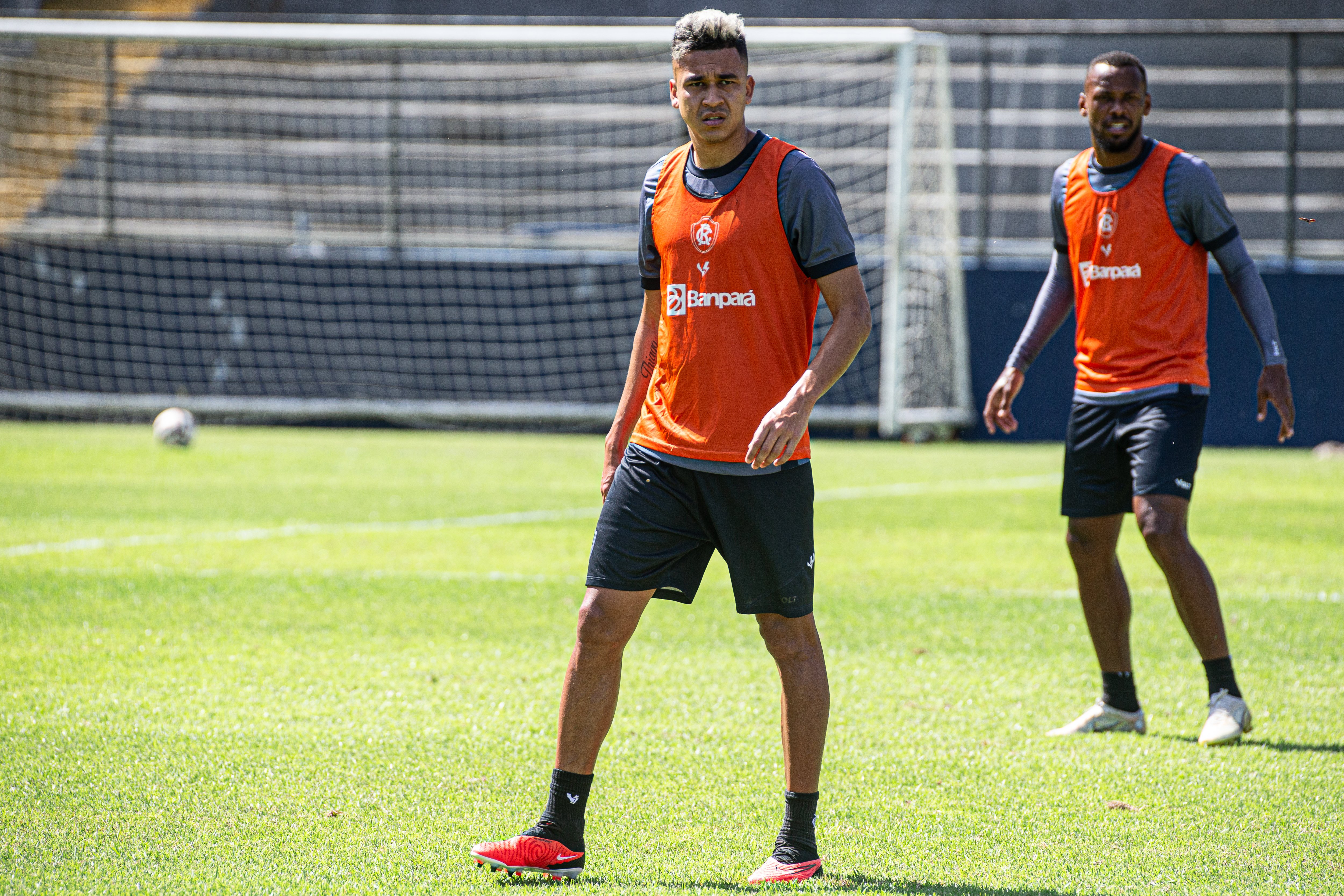 Cantillo já treina no Baenão; jogador foi apresentado nesta quarta-feira (9)