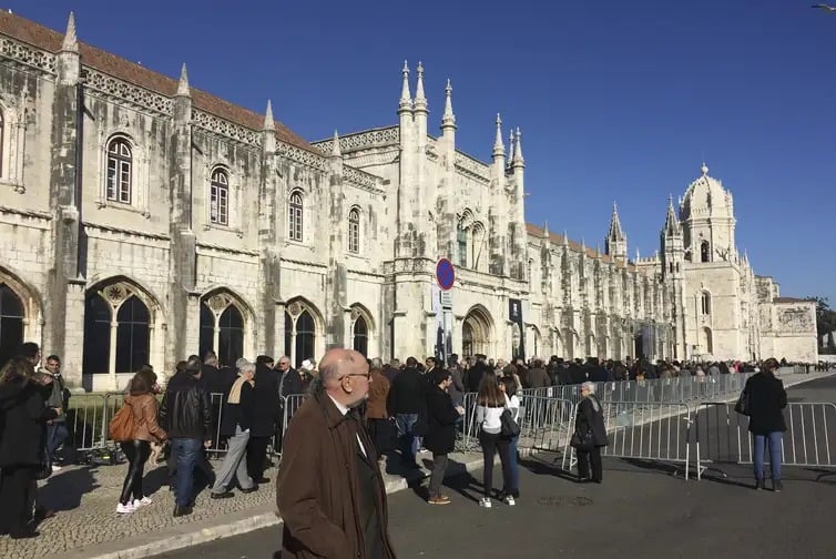 Diante do risco de aprovação das mudanças, muitos brasileiros estão correndo para dar entrada nos pedidos de nacionalidade e regularização de residência, antes que as regras mudem.