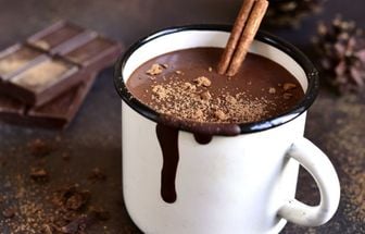 5 receitas de chocolate quente vegano para os dias frios