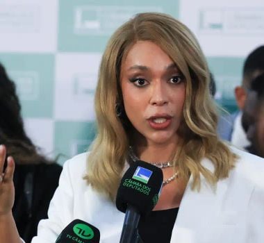 Imagem - Erika Hilton pede ao STF bloqueio das contas de Eduardo Bolsonaro