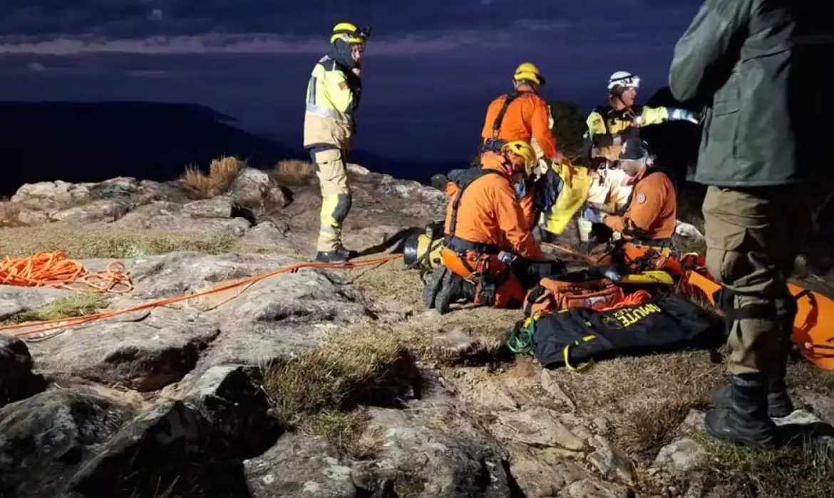 Imagem - Bombeiros preparam resgate de criança que caiu em cânion no RS
