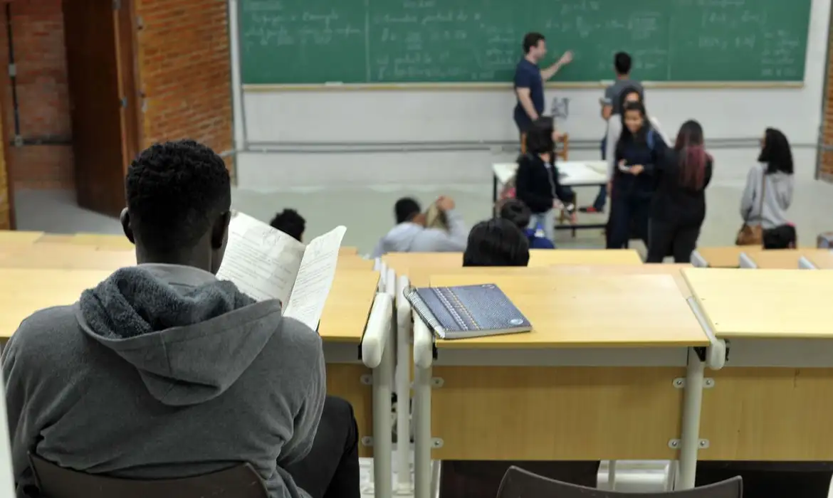 (As inscrições são gratuitas. Os interessados deverão se inscrever exclusivamente pelo Portal Único de Acesso ao Ensino Superior.)