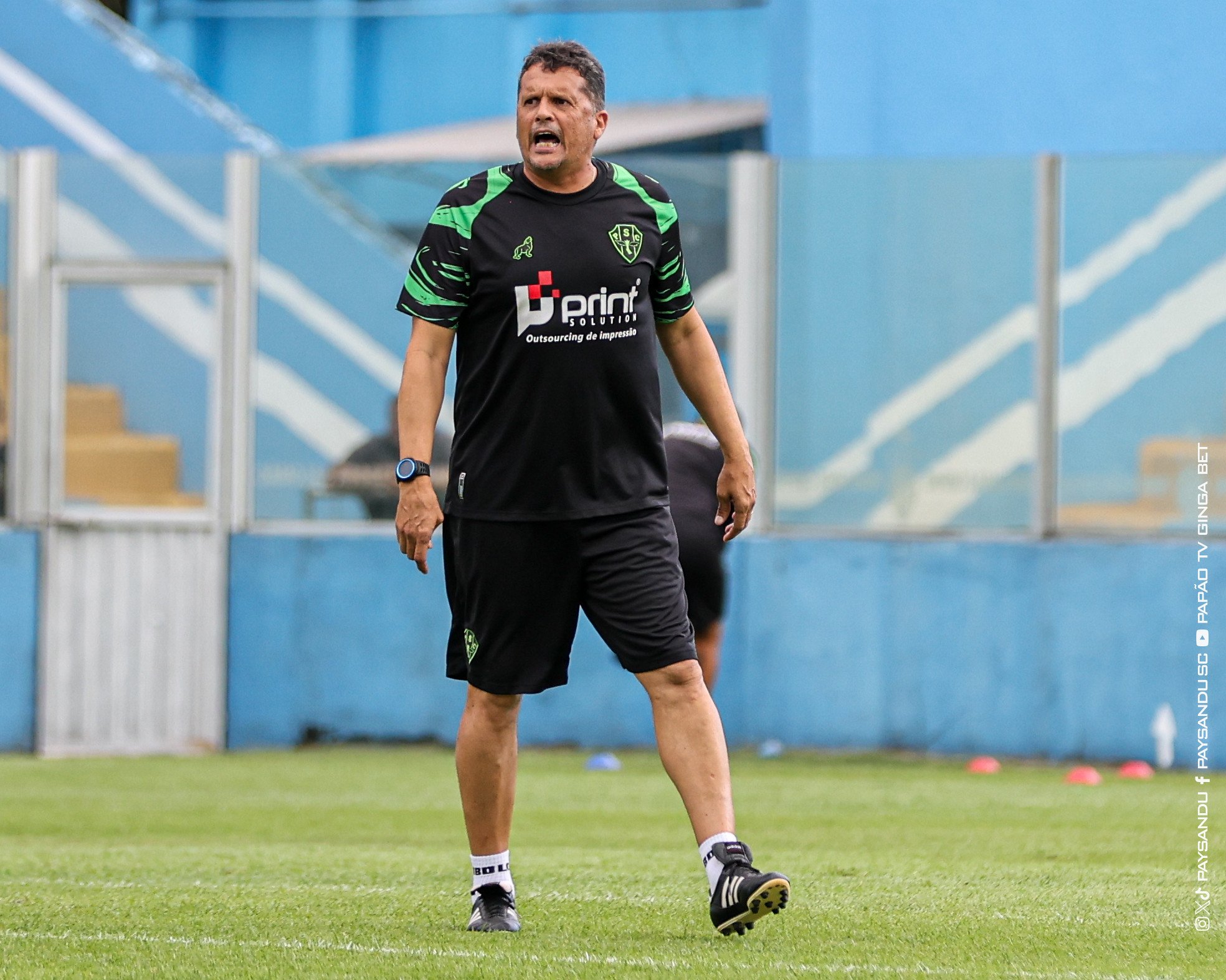 Claudinei Oliveira durante treino na Curuzu