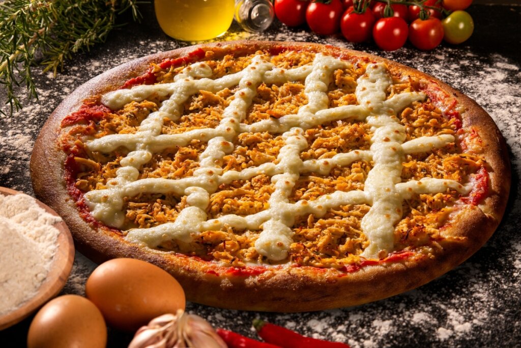 Pizza de frango com requeijão cremoso (Imagem: Paulo Vilela | Shutterstock)