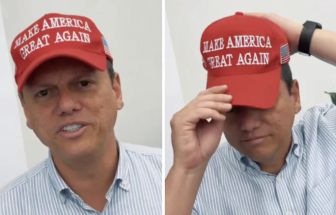 Tarcísio apaga foto em que apoiava Trump e aparecia com boné do MAGA