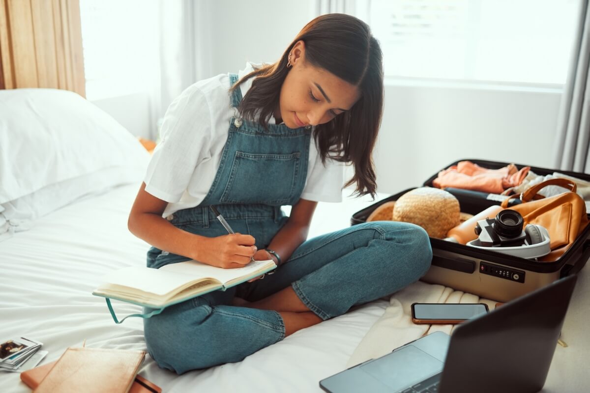 Equilibrar estudo e descanso nas férias é uma forma eficaz de se preparar para o vestibular (Imagem: PeopleImages.com - Yuri A | Shutterstock)