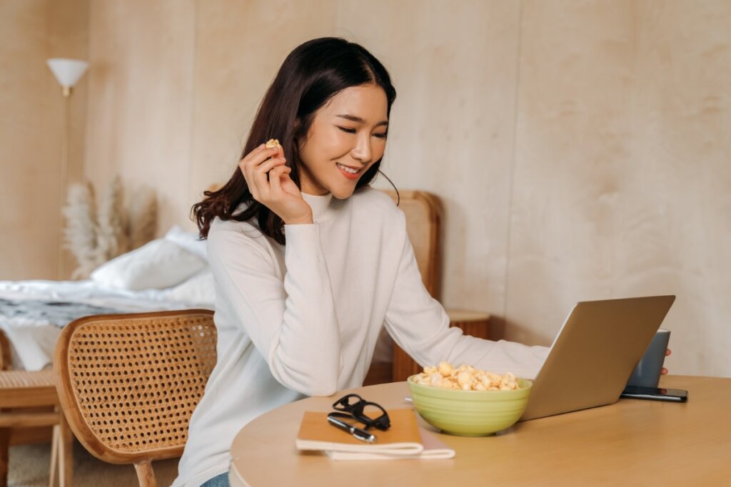 Os filmes são um ótimo mecanismo para praticar inglês e estudar história (Imagem: Twinsterphoto | Shutterstock)