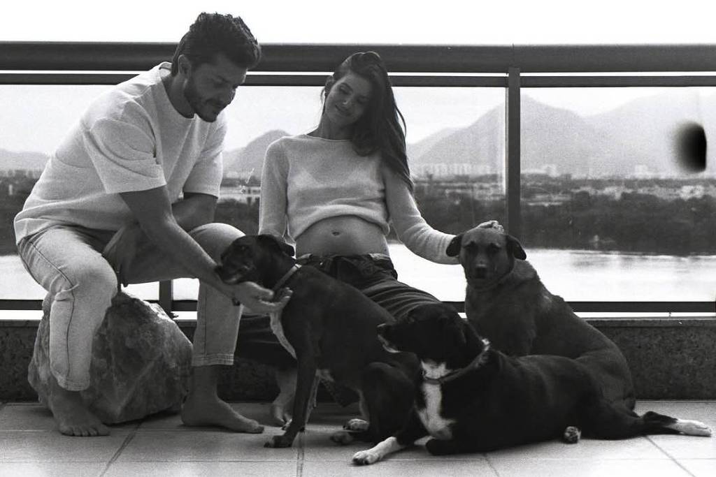 Imagem - Camila Queiroz e Klebber Toledo anunciam gravidez: 'esperando o amor da nossa vida'